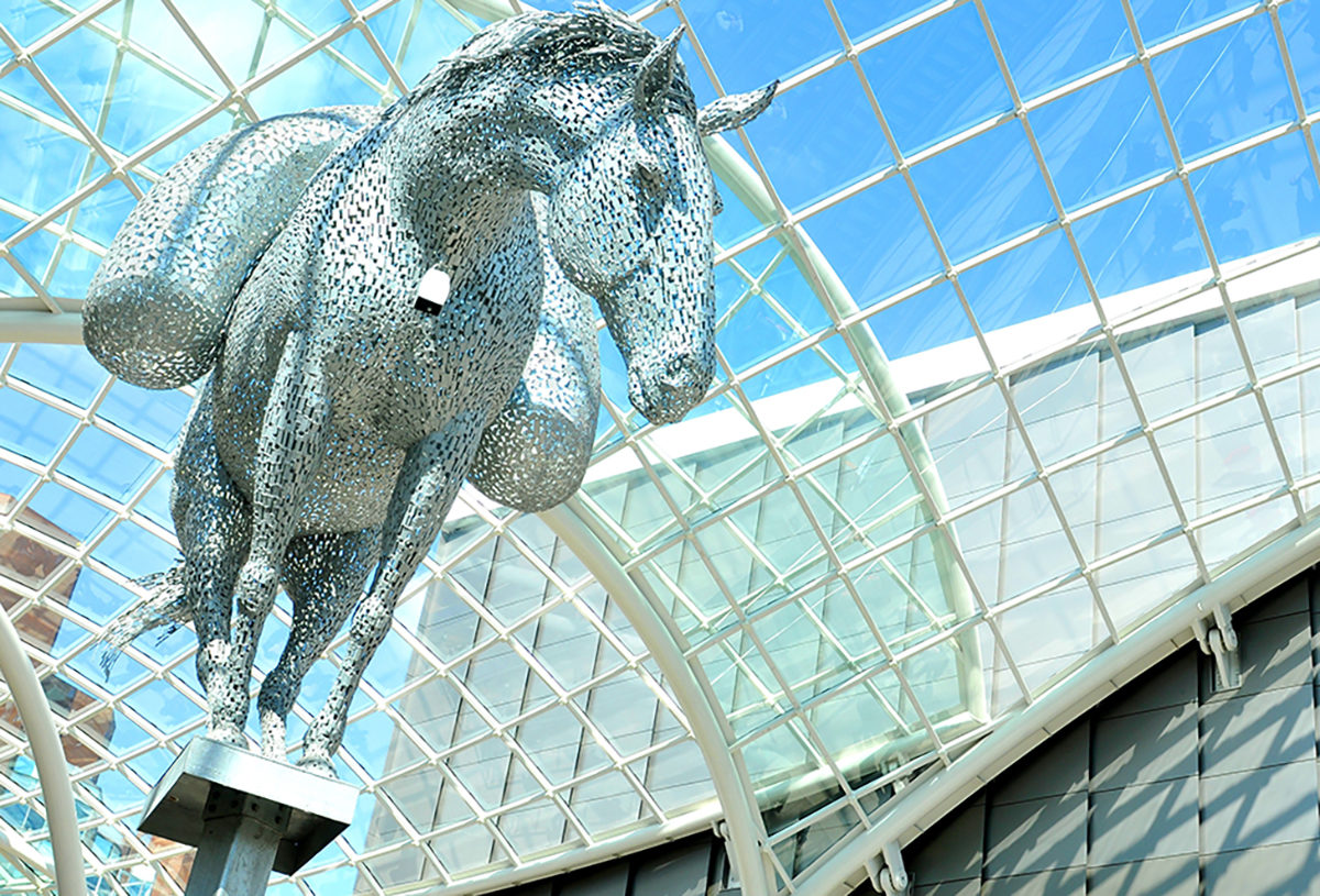 Скульптура вьючной лошади